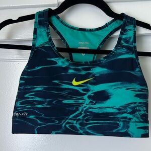 Nike sports bra size medium